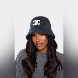 Faux shearling bucket hat in black